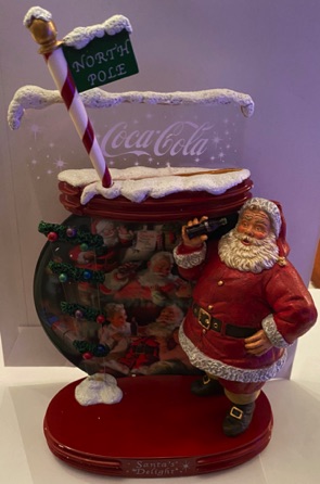 4420-1 € 62,50 coca cola beeldje met plastic sierbordje ( 3D).jpeg